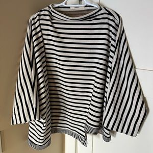 Like NEW Alembika Top